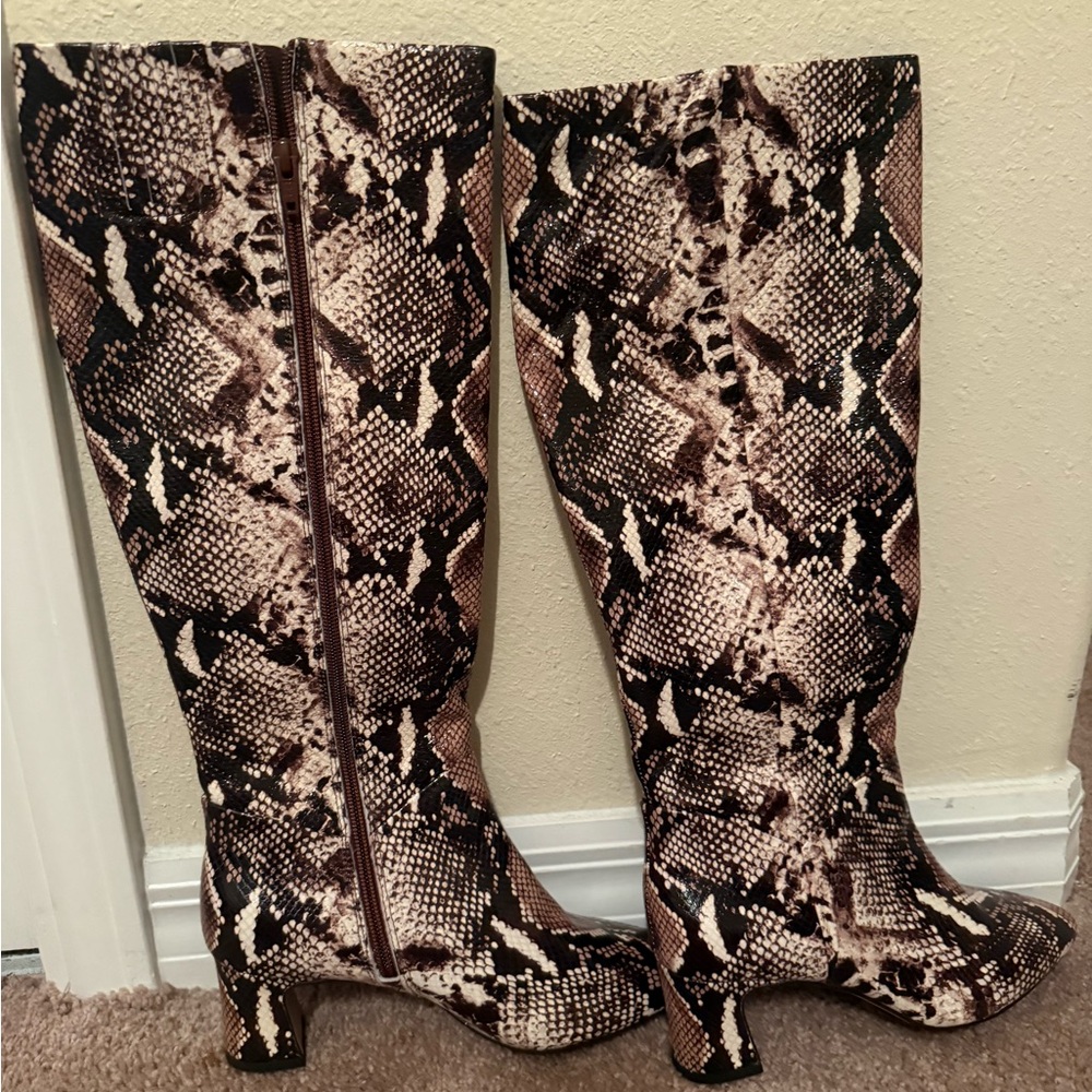 Snakeskin Pattern Women's Boots - Picture 3 of 9